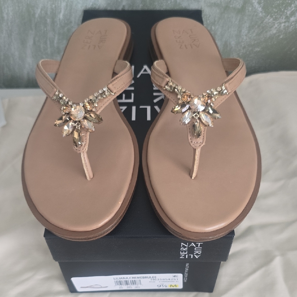 Naturalizer NIB Women's Tan Jeweled Thong Sandals